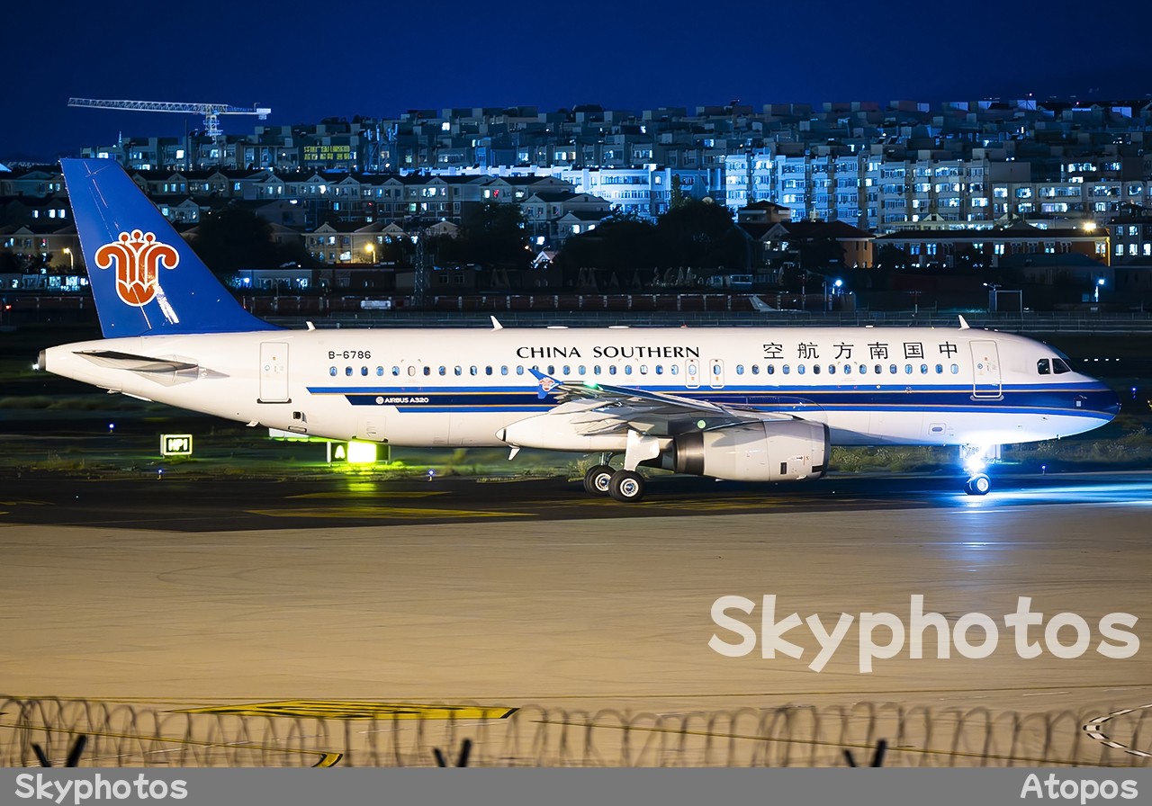 中国南方航空 Airbus A320-232 at 大连周水子国际机场
