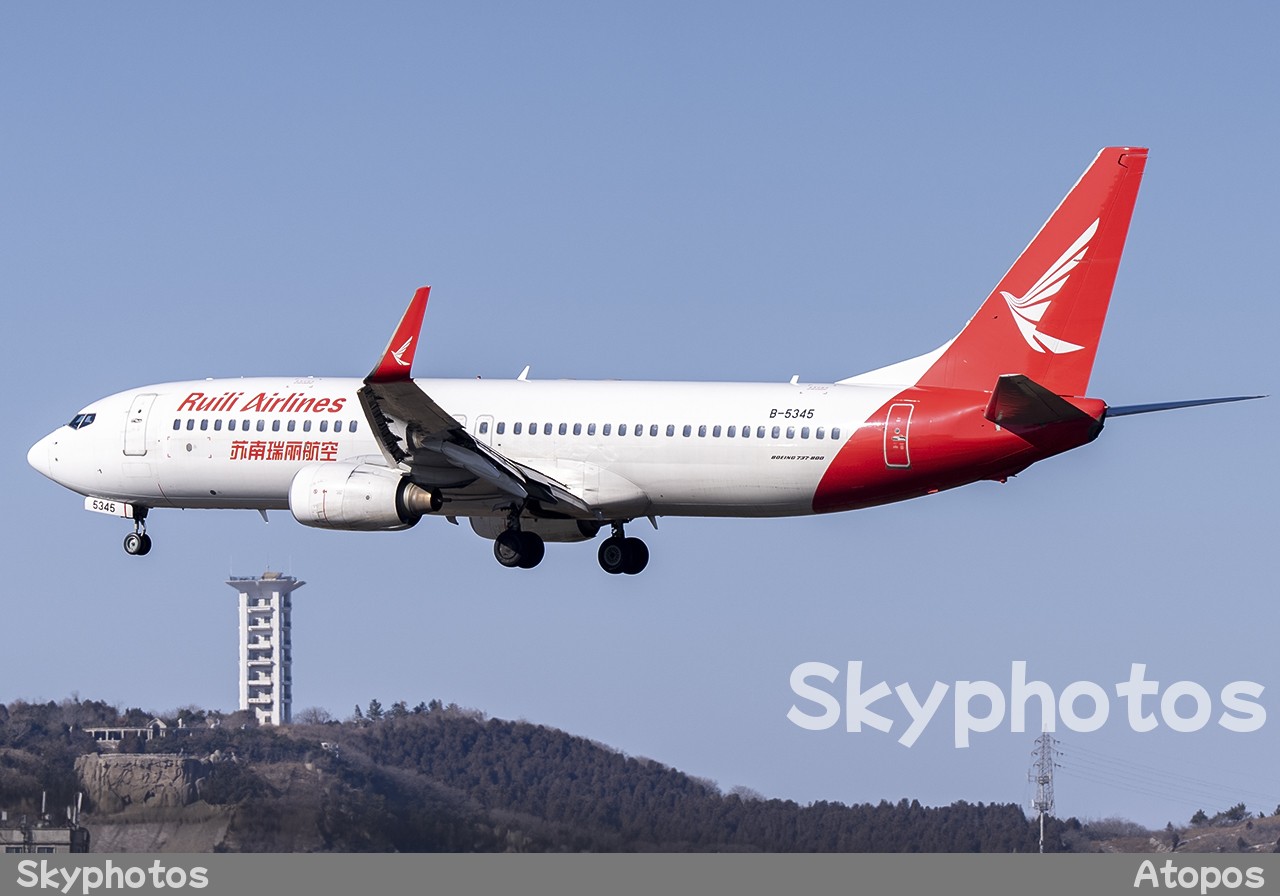 瑞丽航空 Boeing 737-86N