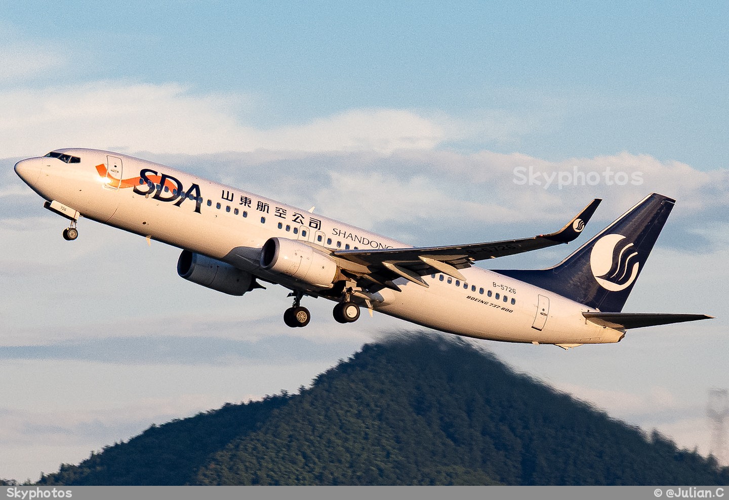 山东航空 Boeing 737-85C（WL）