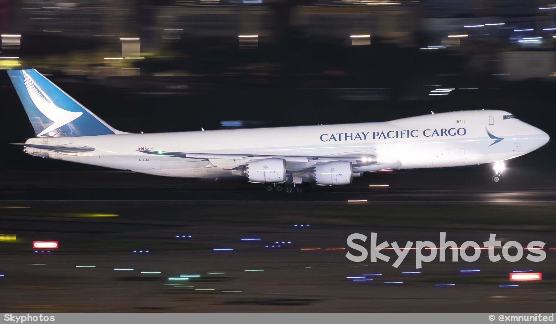 国泰航空 B747-867(F)