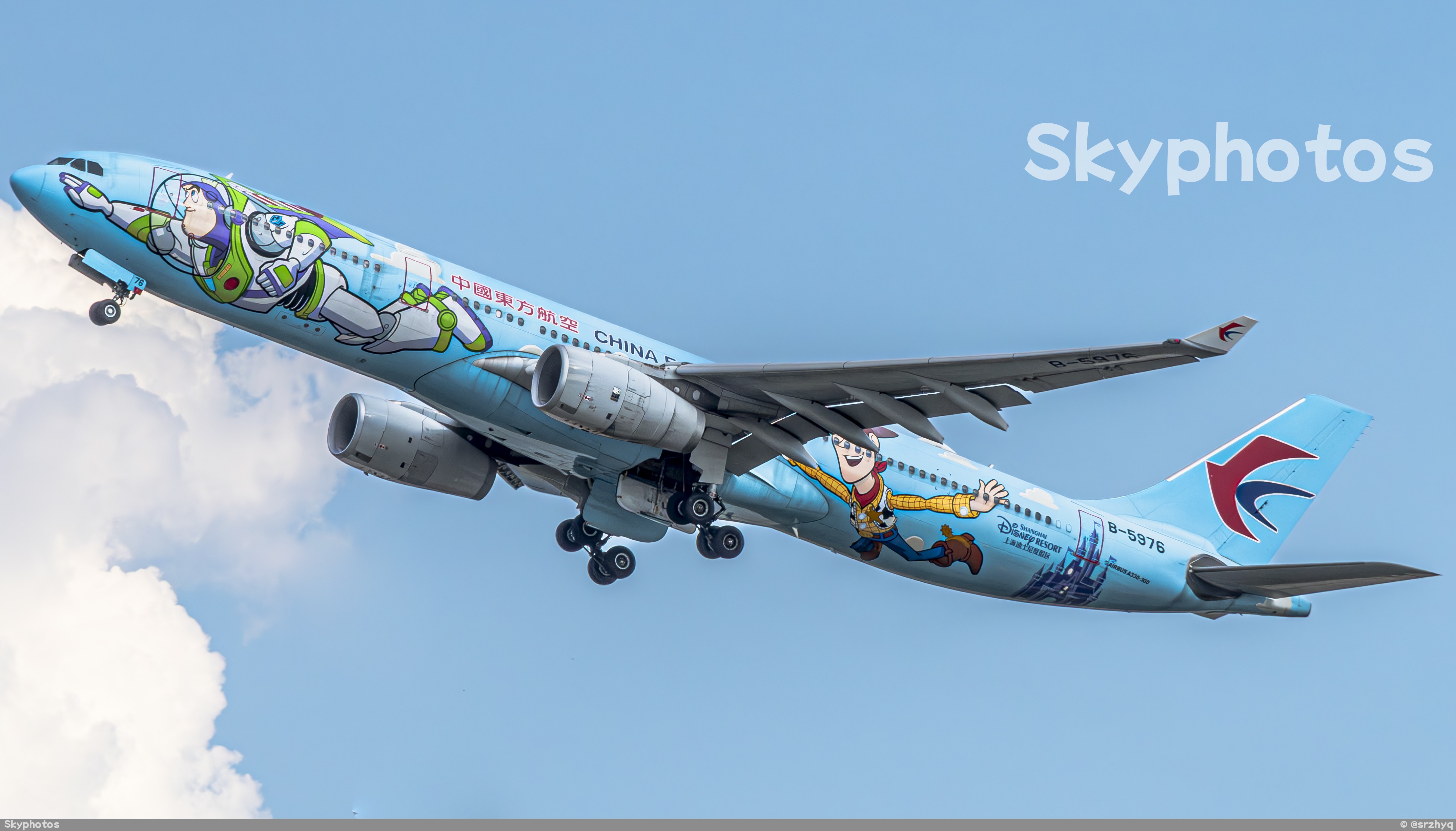 中国东方航空 A330-343 at 重庆江北国际机场