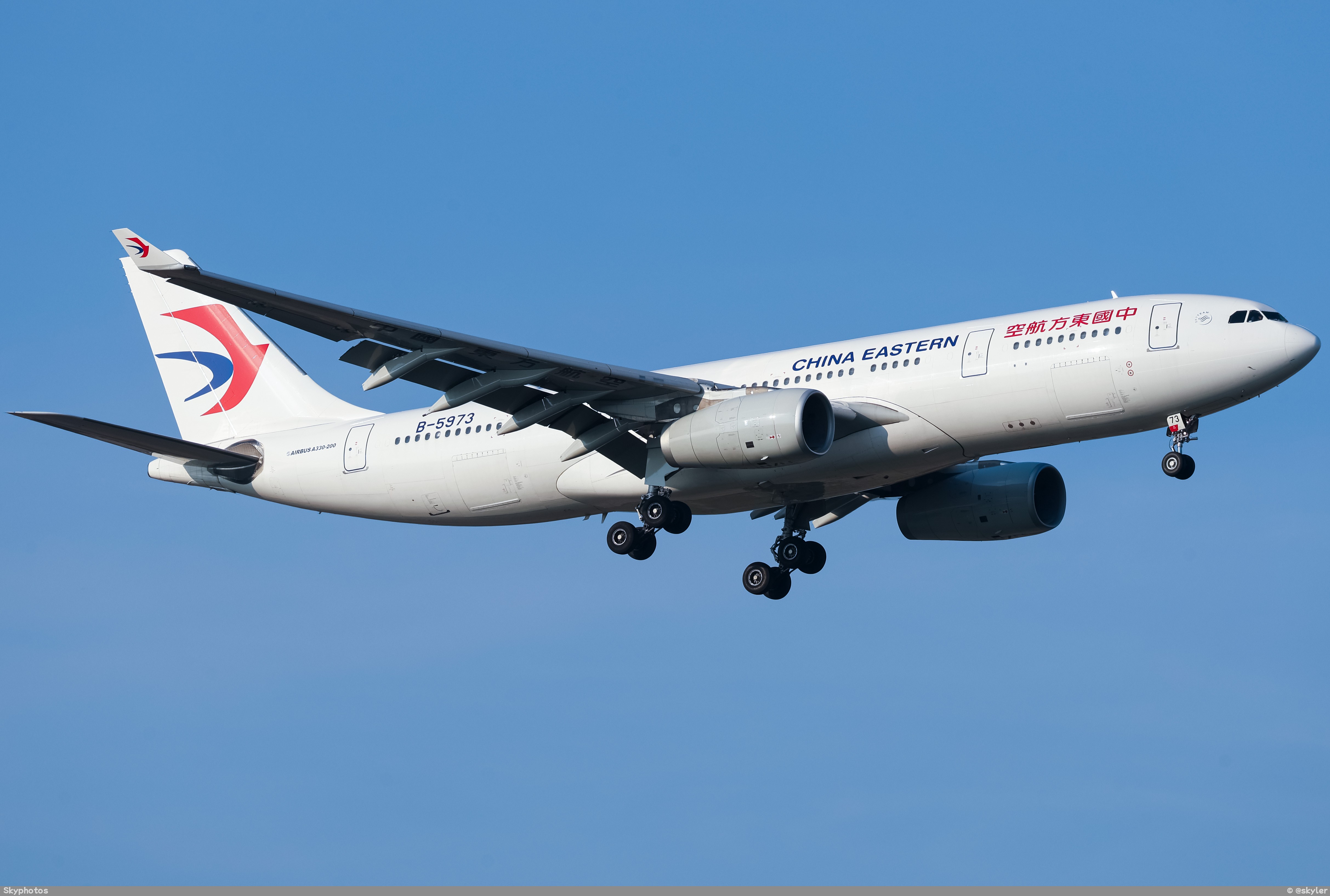 中国东方航空 A330-243 at PVG