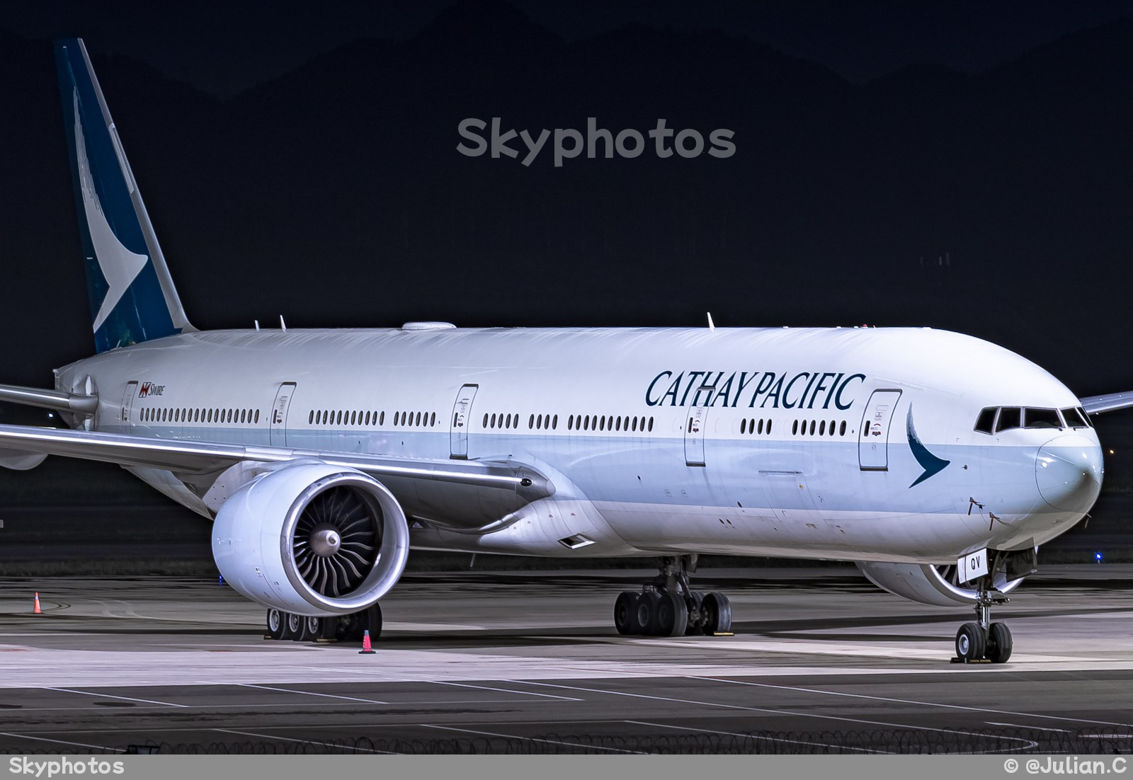 国泰航空 B777-367(ER)