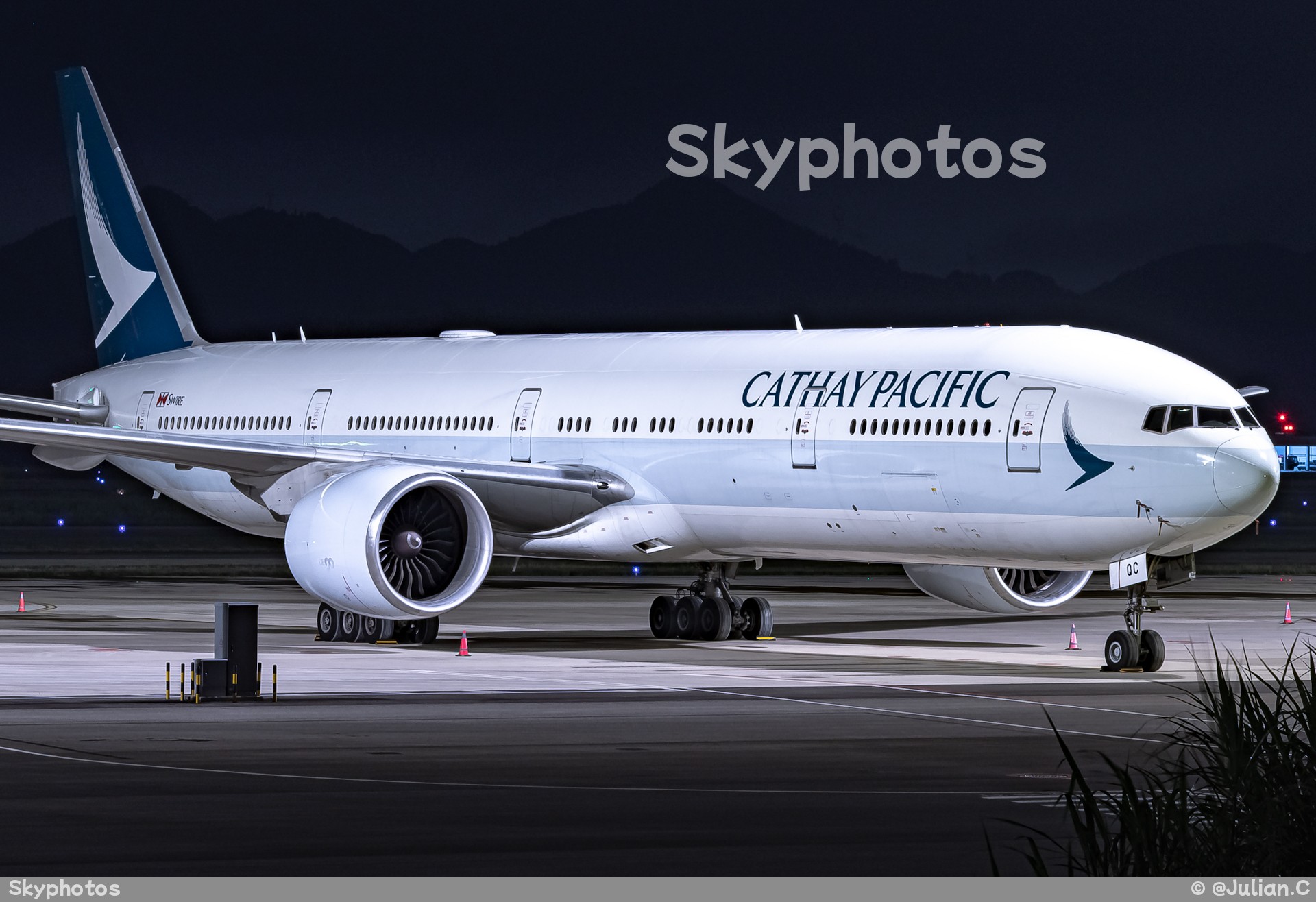 国泰航空 B777-367(ER)