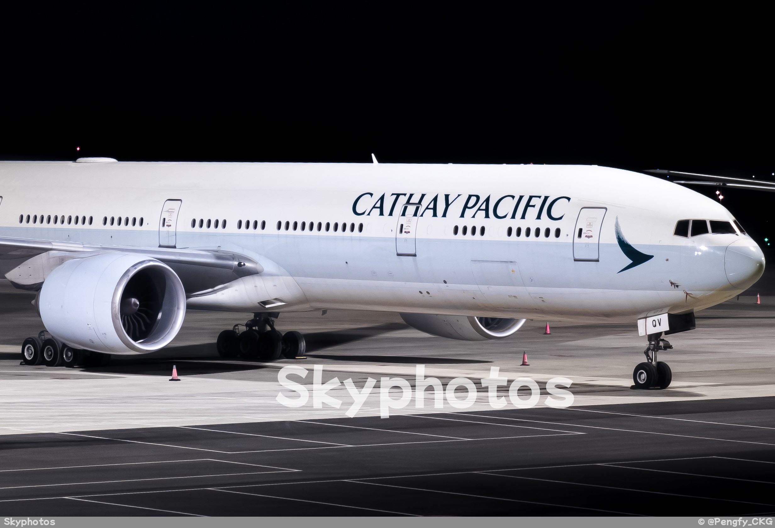 国泰航空 B777-367(ER) at 重庆江北国际机场