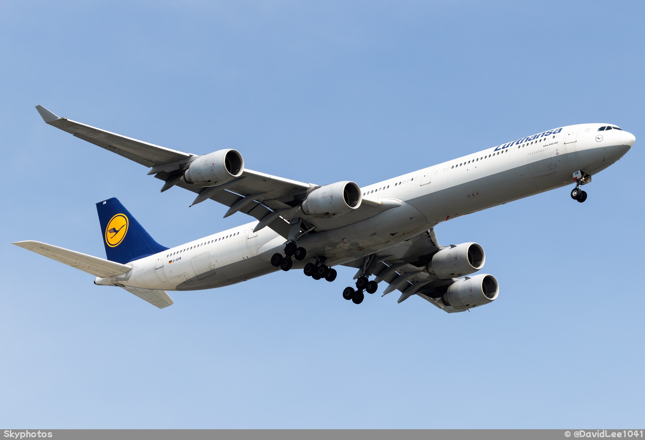 Lufthansa AIRBUS A340-642