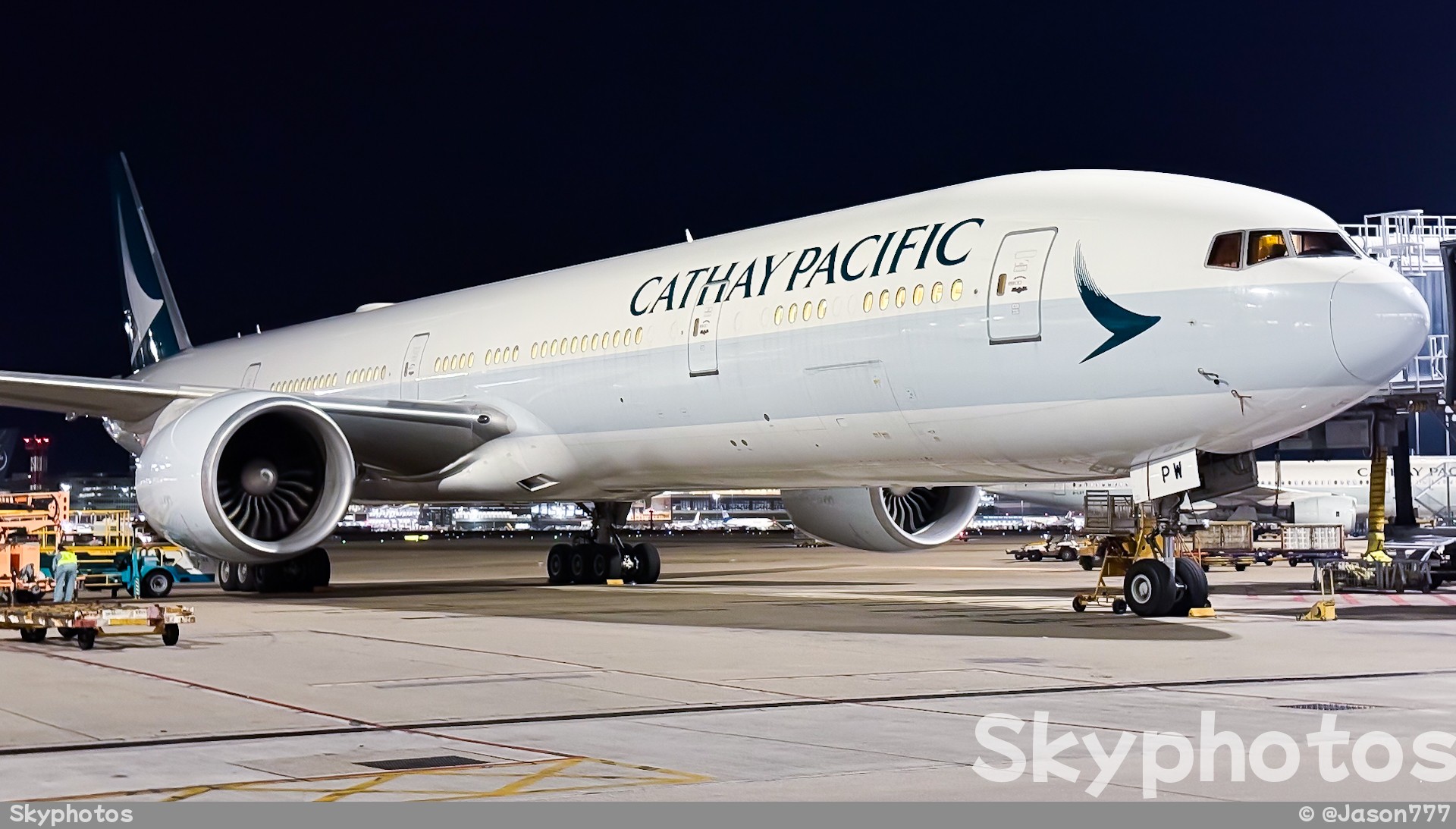 国泰航空 B777-367(ER)