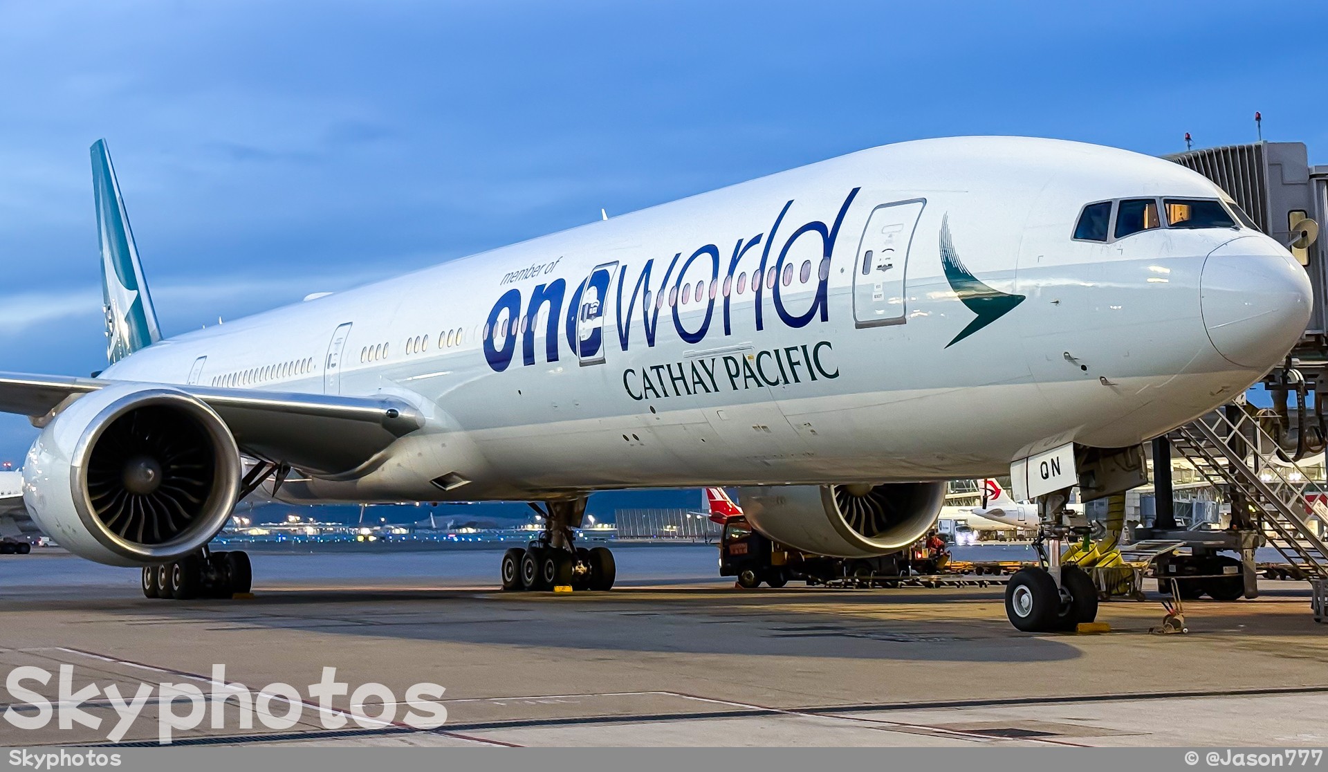 国泰航空 B777-367(ER)