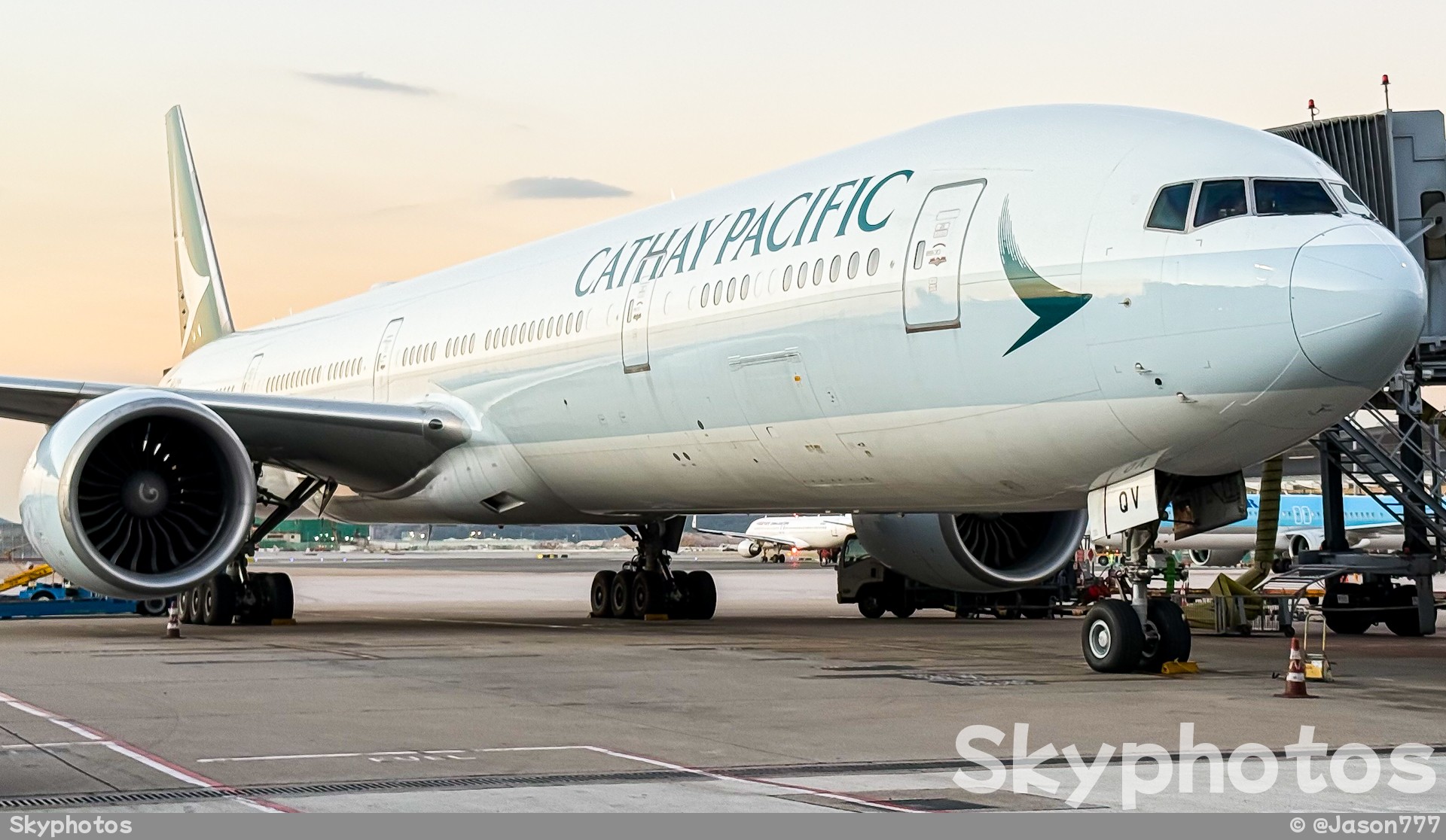 国泰航空 B777-367(ER)