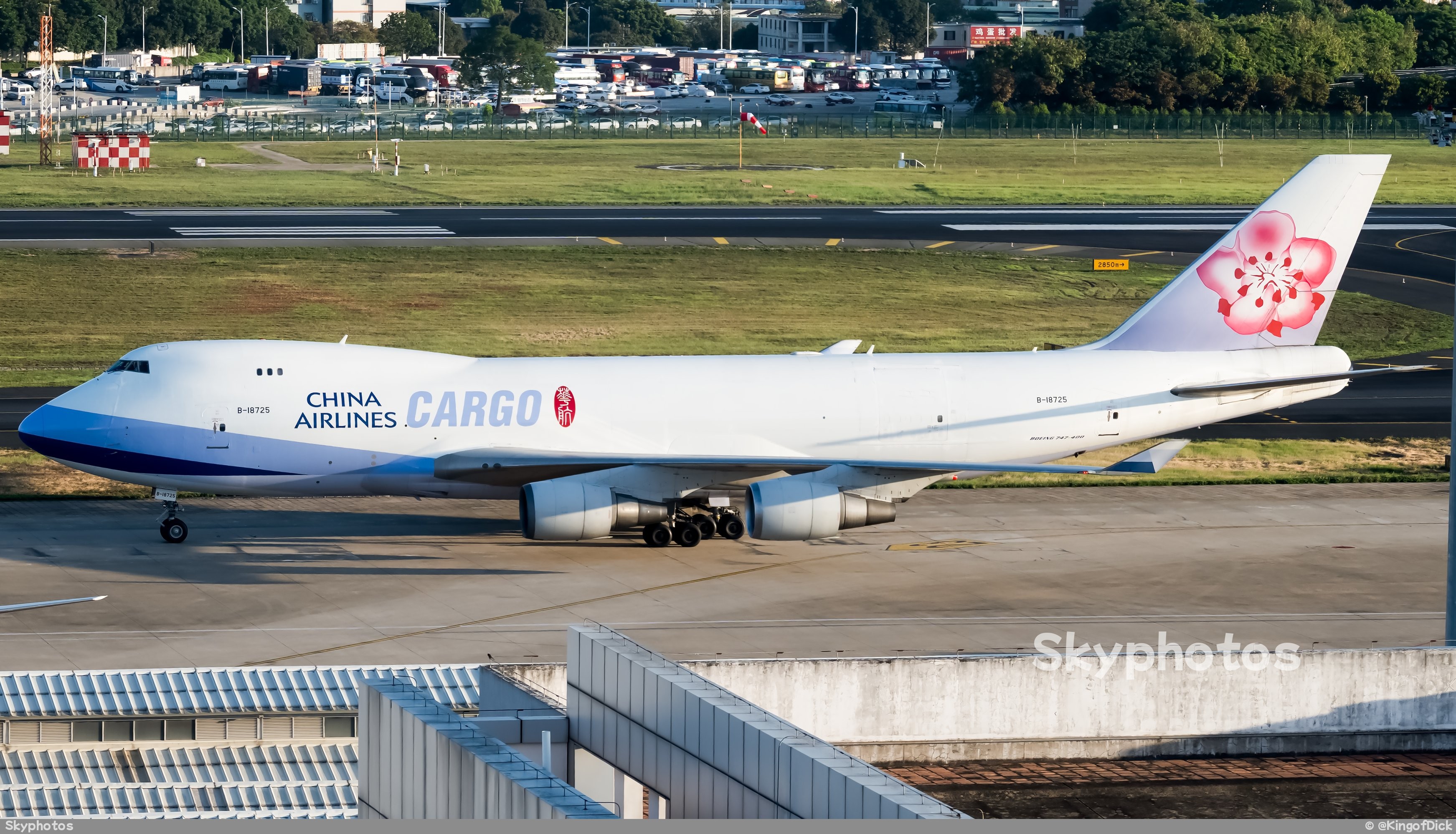 中华航空 B747-409(F)