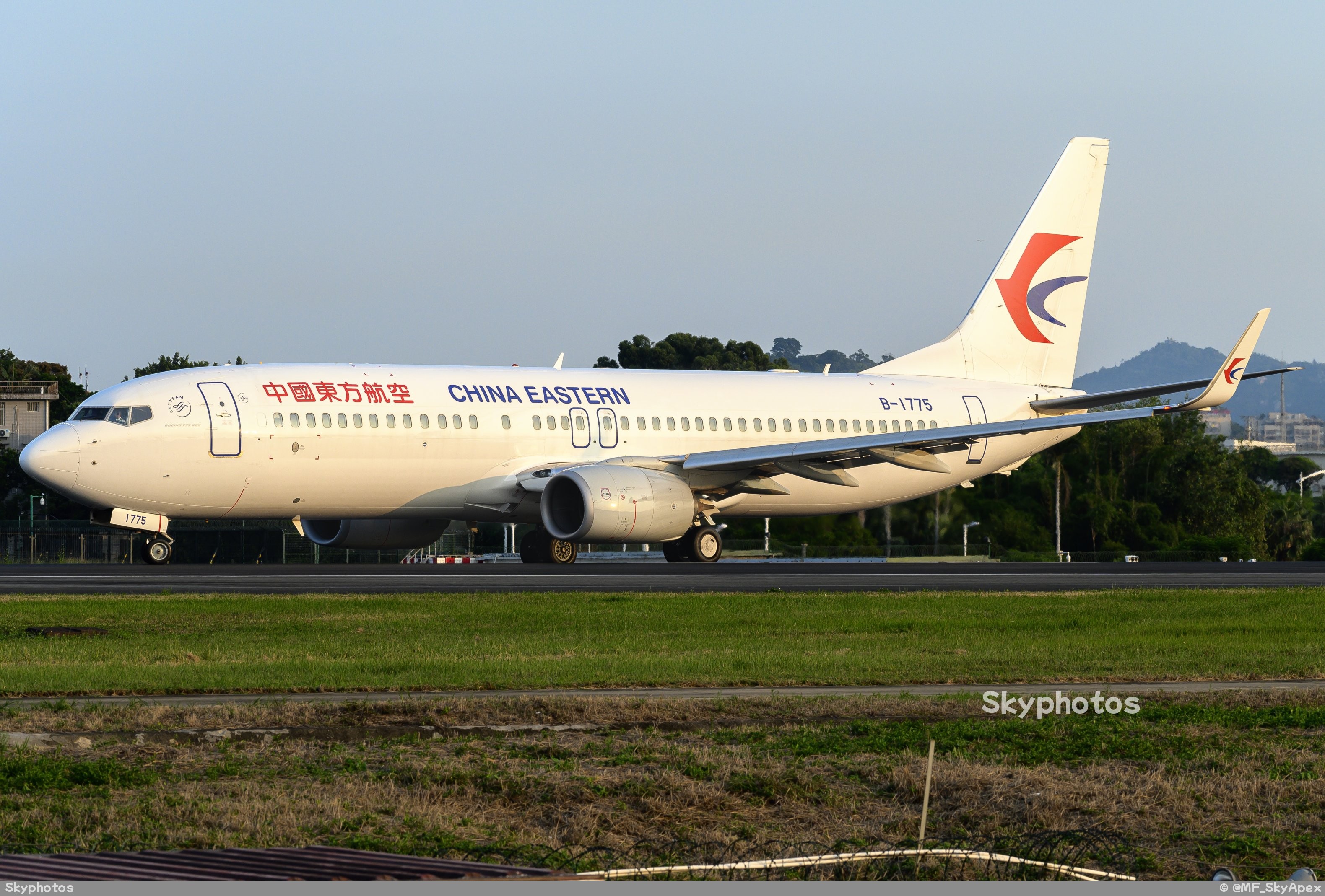 中国东方航空 B737-89P(WL)