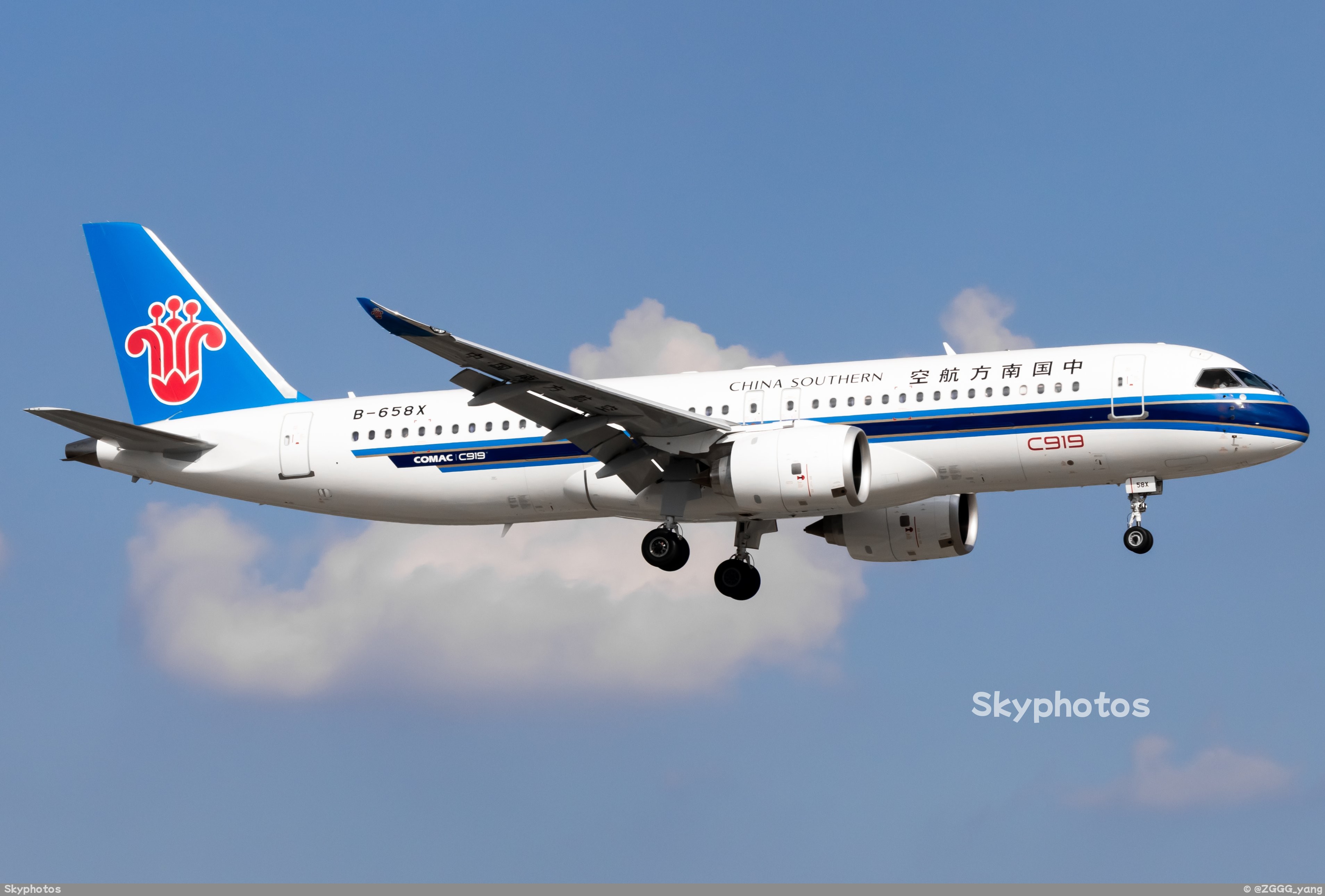 中国南方航空 C919-100 at 广州白云国际机场