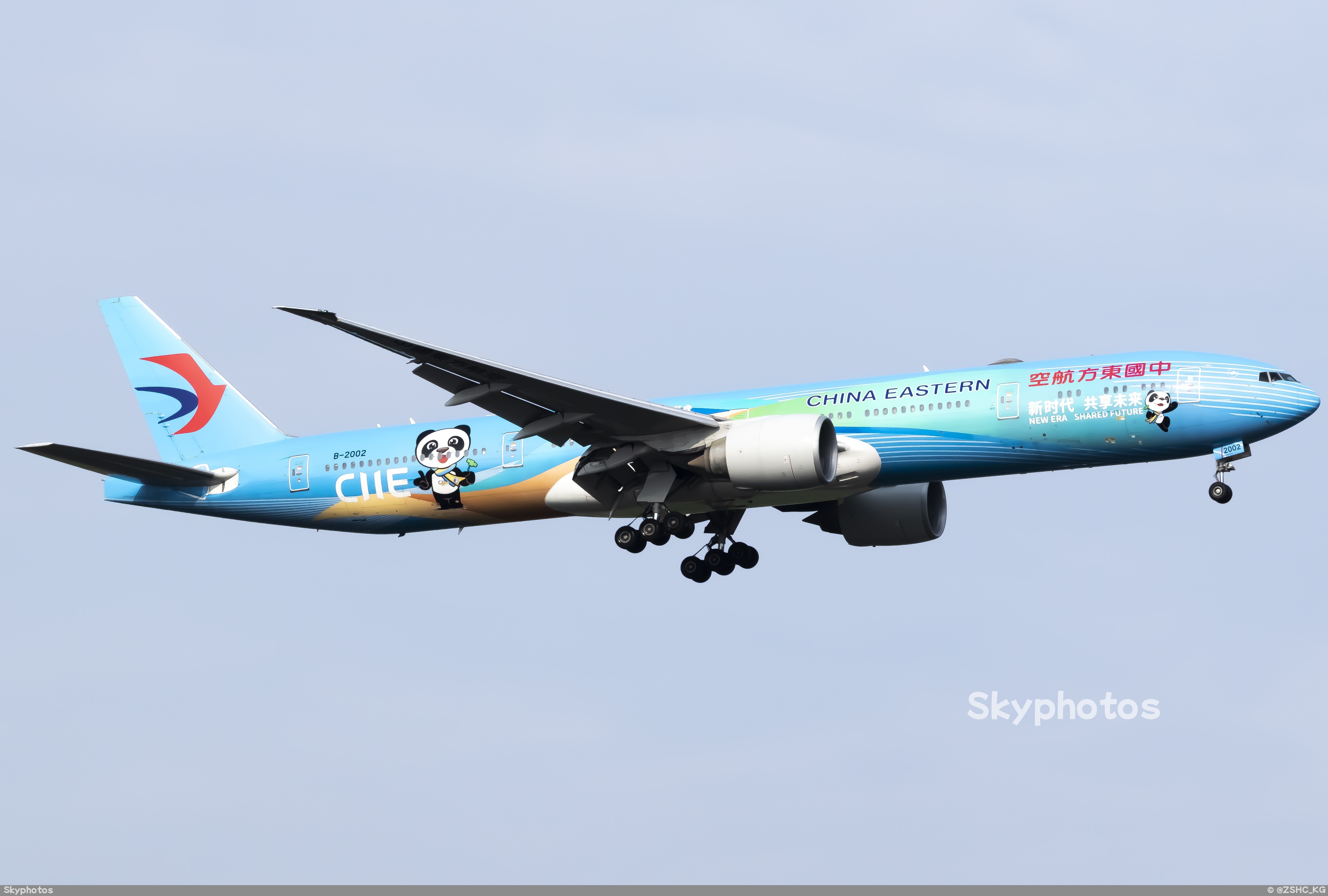 中国东方航空 B777-39P(ER) at 上海浦东国际机场