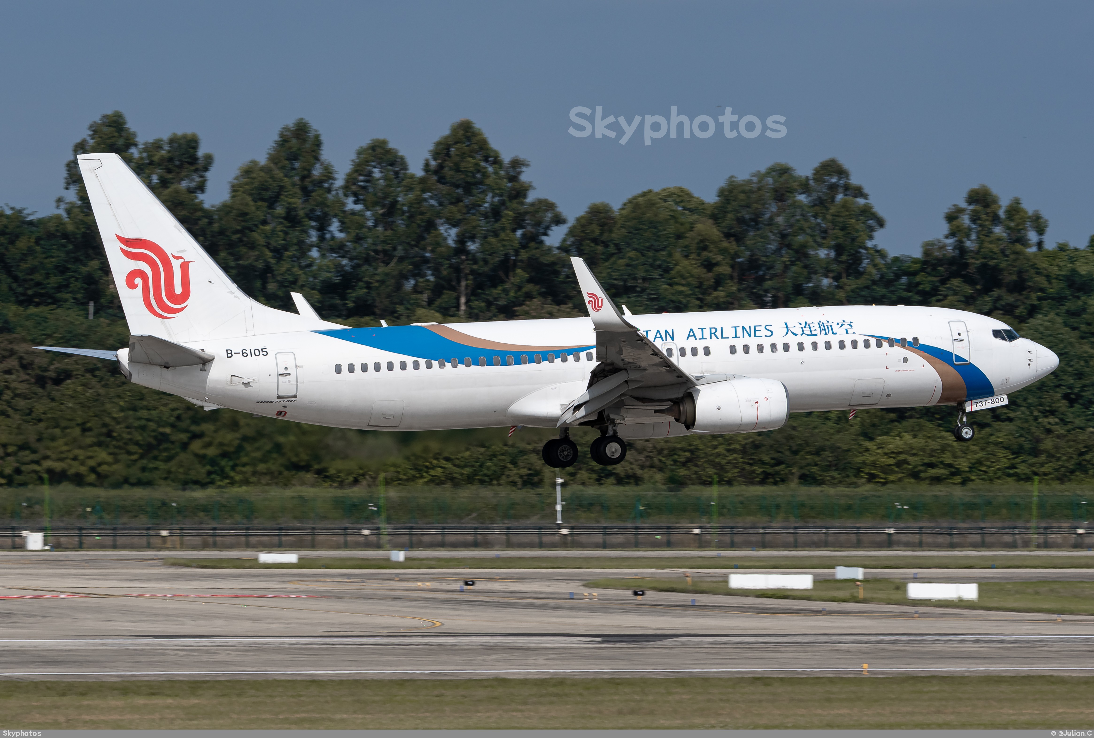 大连航空 B737-89L(WL)