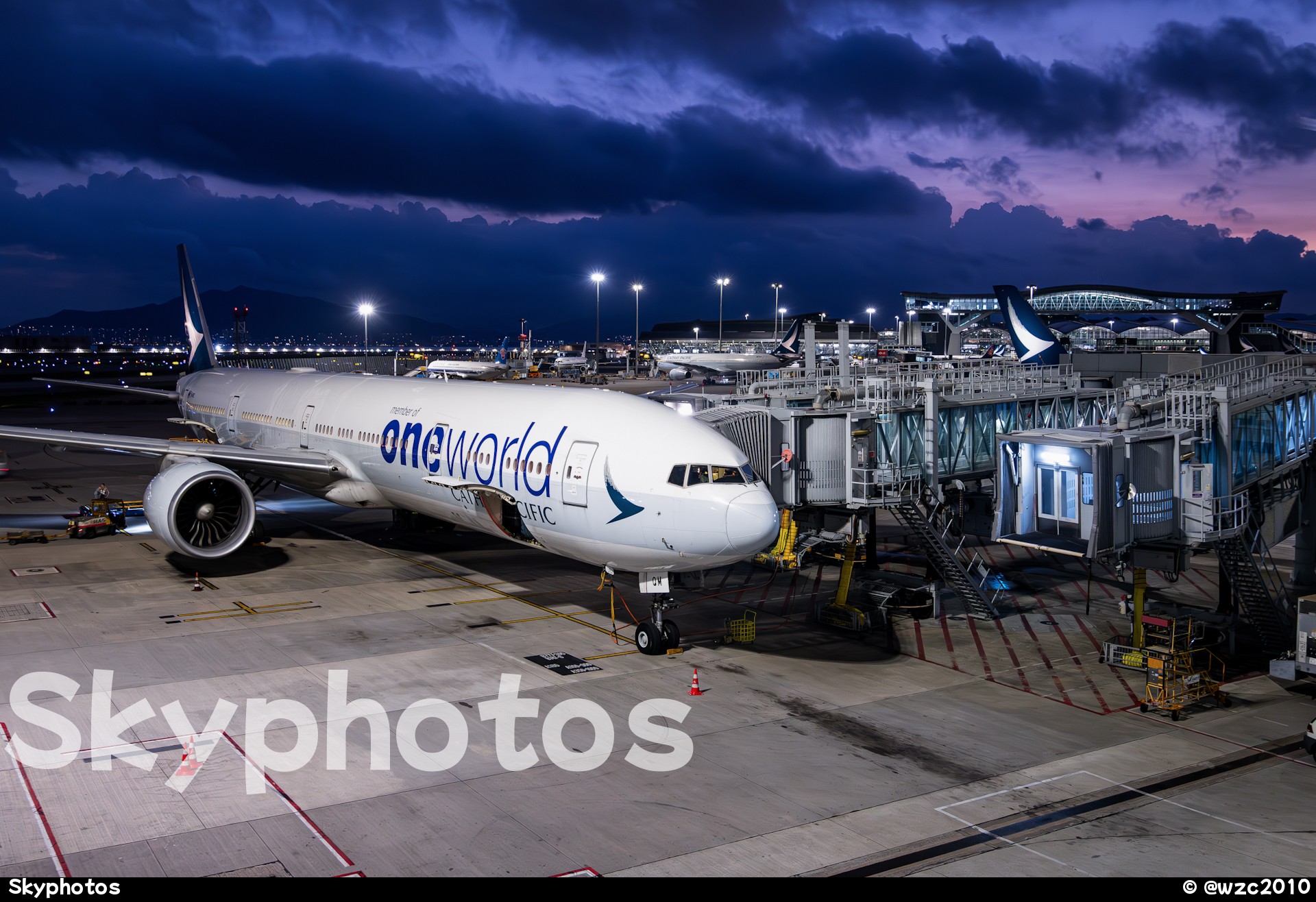 国泰航空 B777-367(ER)