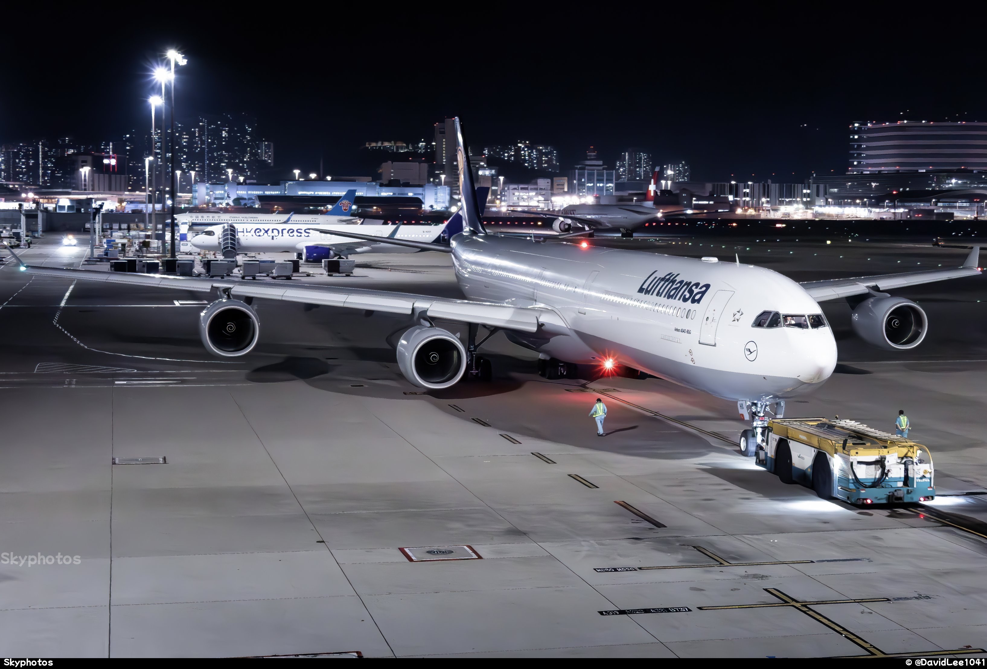 Lufthansa A340-642