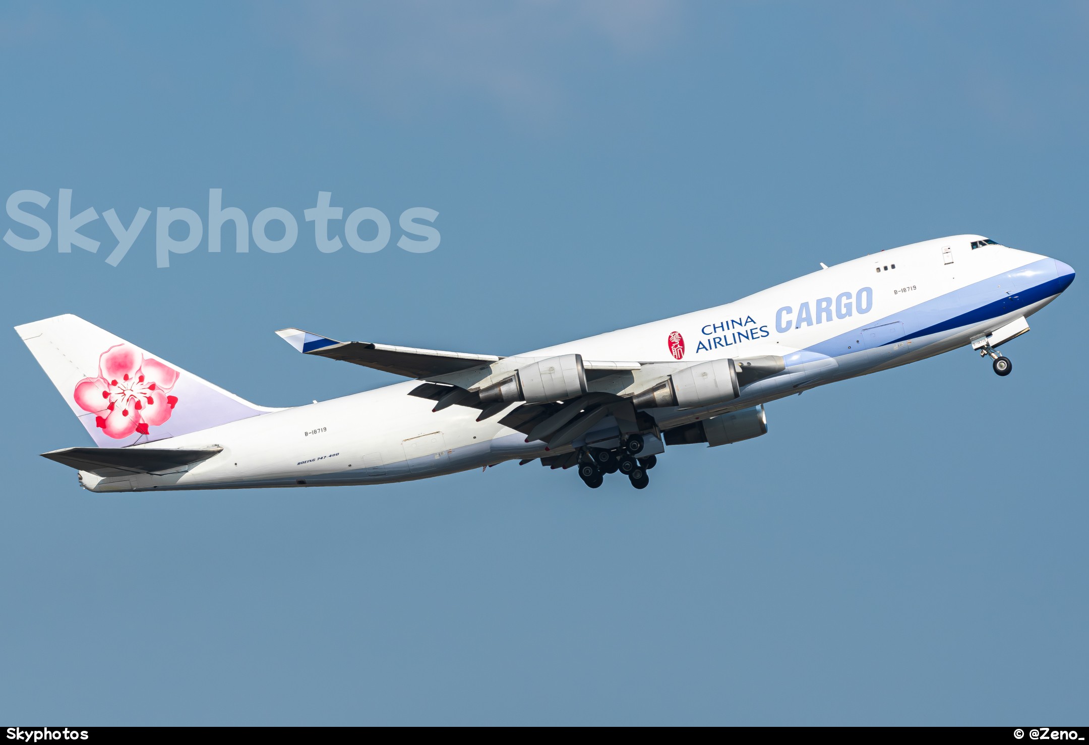 中华航空 B747-409(F)