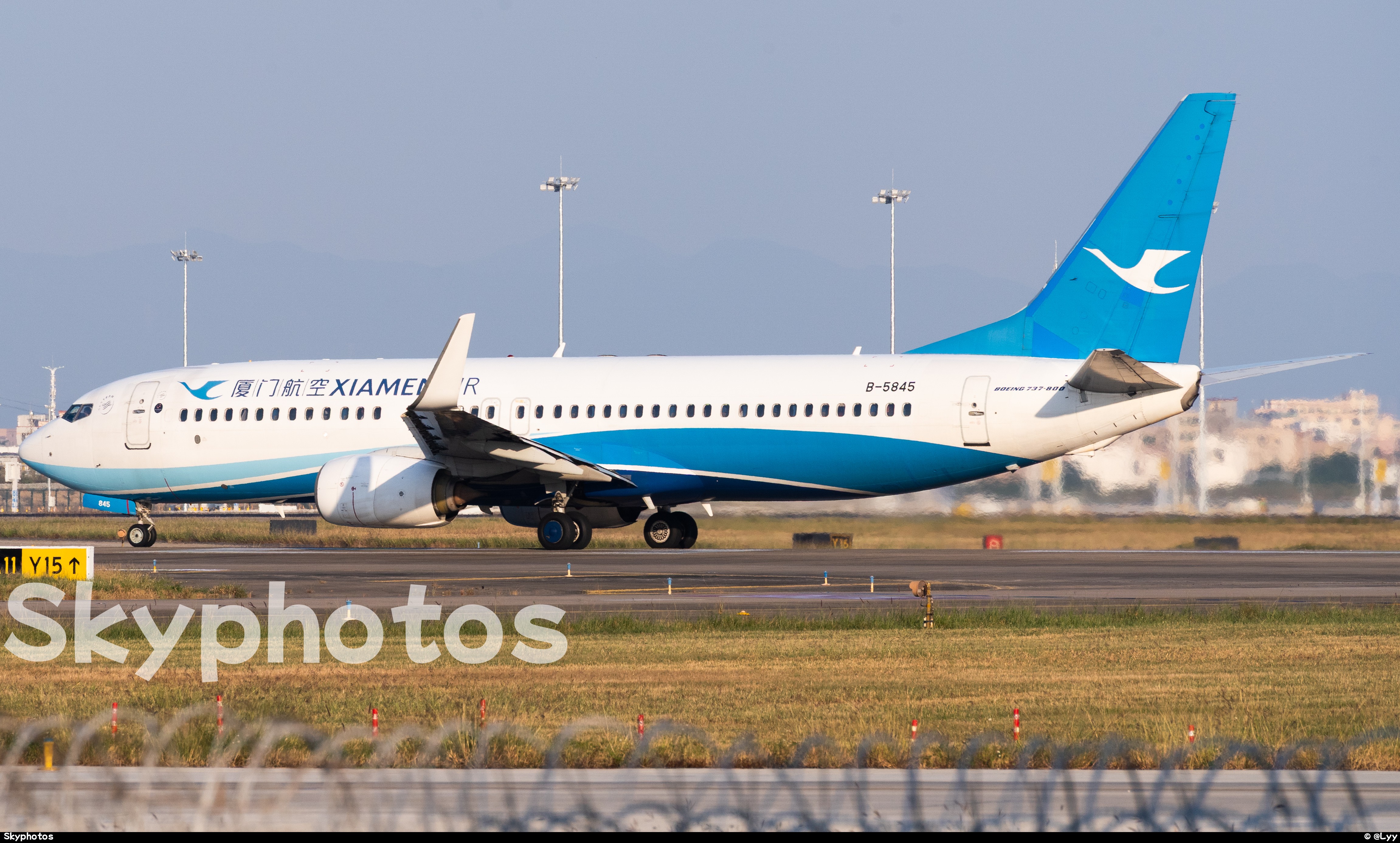 厦门航空 B737-85C(WL) at 广州